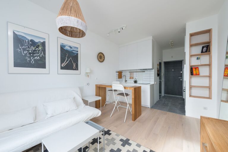 Tips for Organizing a Small Living Space to Maximize Comfort and Functionality